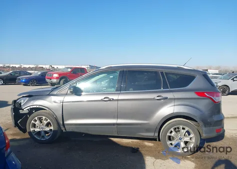 2014 Ford Escape Titanium z USA, uszkodzony, nr VIN 1FMCU0JX4EUB28783